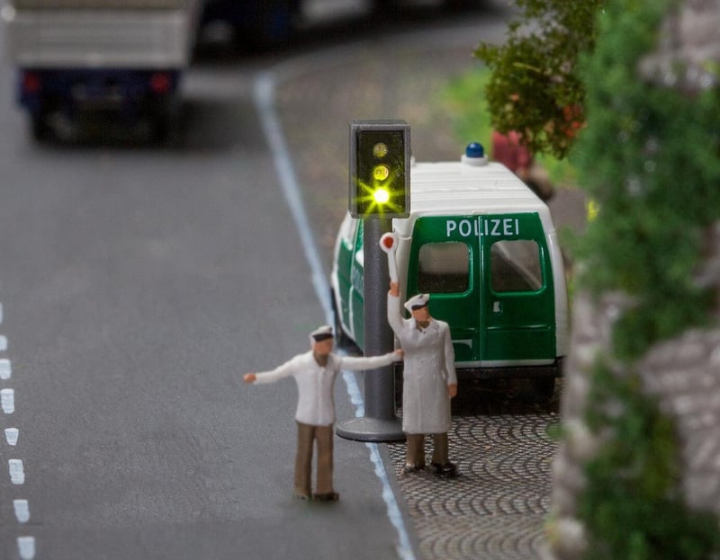 Faller 162060 2 LED Traffic Lights with Electronics